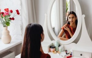 Aprende a maquillarse como una experta