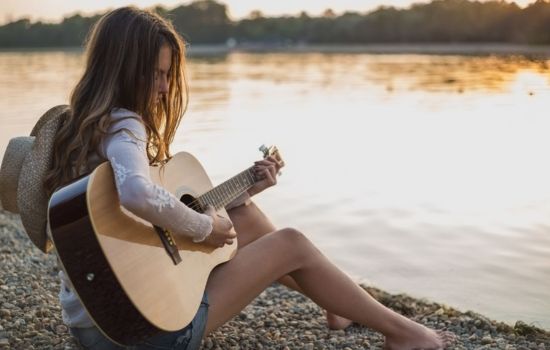 Aprende a Tocar la Guitarra de Forma Simple y Divertida