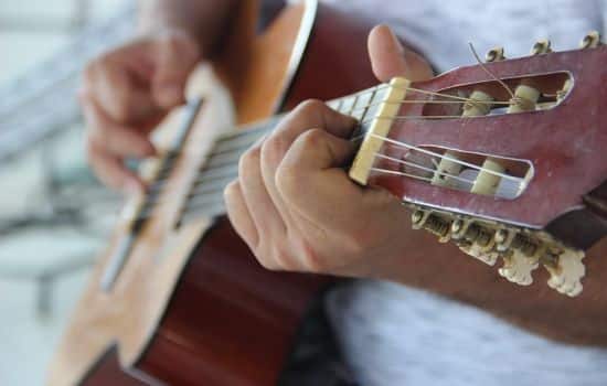 Los Mejores Guitarras para Principiantes: Guía Completa 2025 🎸✨