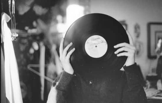 La Música de los 80: Un Viaje a la Década Dorada 🎶✨